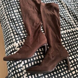 Nice boots 61/2 suede brown